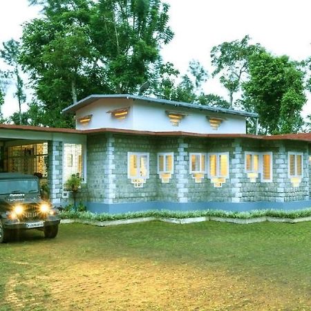 Coorg Kolamotte Hotel Gonikoppal Ngoại thất bức ảnh