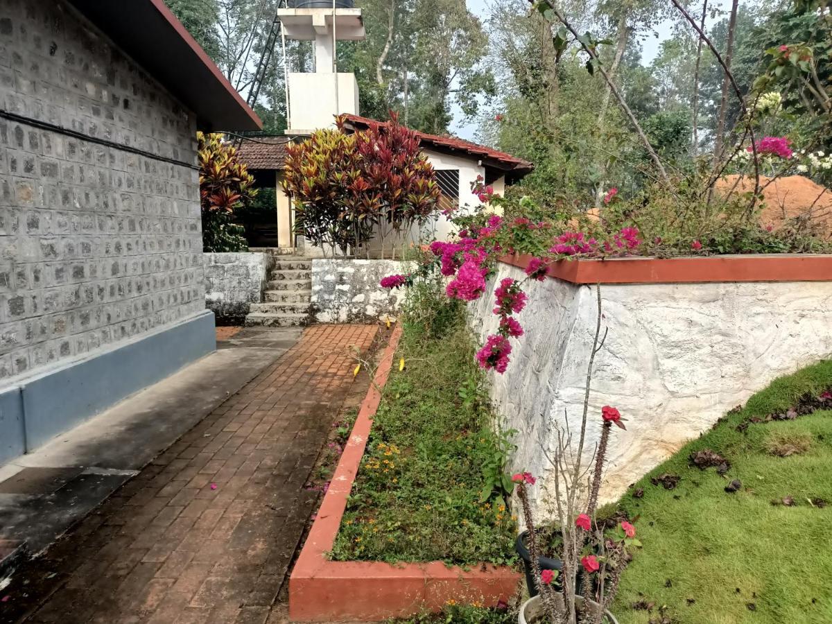 Coorg Kolamotte Hotel Gonikoppal Ngoại thất bức ảnh